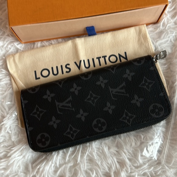 Louis Vuitton Monogram Zippy Wallet - Picture 2 of 8